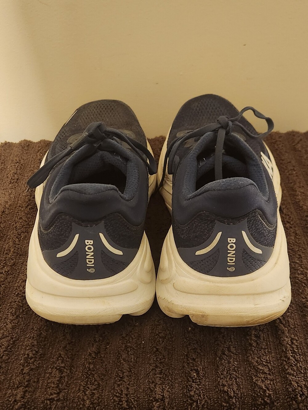 HOKA Bondi 9 Men's 10.5 Navy and White Running Shoes - Picture 4 of 7